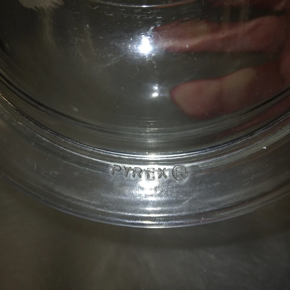 PYREX 602B + 602C, vintage 700ml covered caserol dish with lid